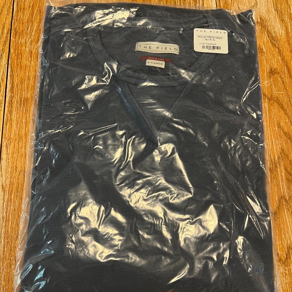 The Field Men's Size XL 98% Cotton/2% Spandex L/S Crew Neck T-Shirt. Grey/Blue.